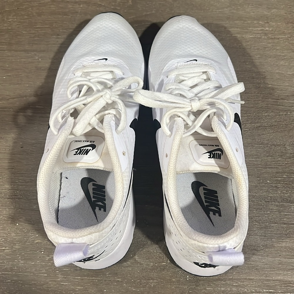 Lightly worn Nikes - Picture 5 of 7